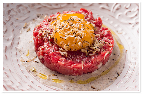 夏のお楽しみ！新鮮な生肉を使った料理