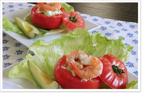 海老とアボカド詰めトマト