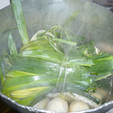 野菜を煮込みます