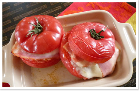 トマトのモッツァレラチーズとベーコン詰め