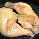 鶏もも肉を焼きます