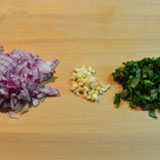 材料を切ります