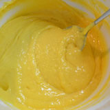 薄力粉を混ぜます