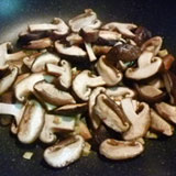 塩とこしょうをふる