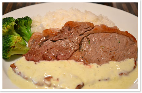 ブルーチーズソースのステーキ　- Entrecôte au bleu -