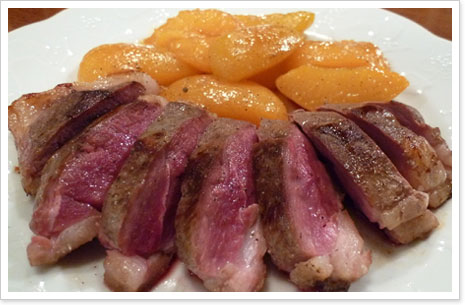 鴨の胸肉の桃添え -Magrets de canard aux pêches　-