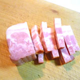 ベーコンを切る