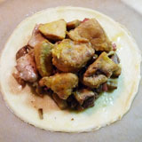 生地に材料をのせます