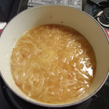 調味料を加えます