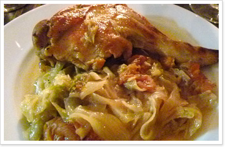 若鶏もも肉のキャベツとアンズ添え