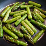 アスパラを焼きます