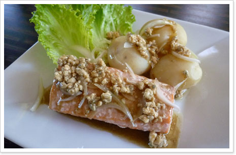 サーモンのロックフォールソースがけ -Saumon à la sauce roquefort