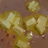 バターを溶かします