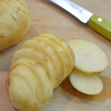 じゃがいもを切ります