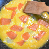 スモークサーモンを入れます